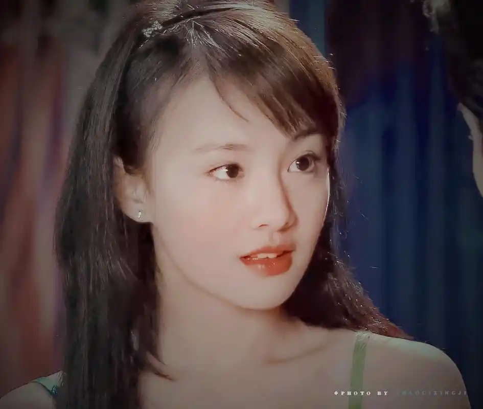 一部《一起来看流星雨》郑爽走进了我们的视野,在最好的年纪里见证了