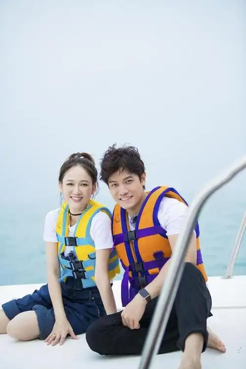 陈乔恩晒老公视角美照,艾伦现身评论区嘴超甜,相恋4年似小情侣