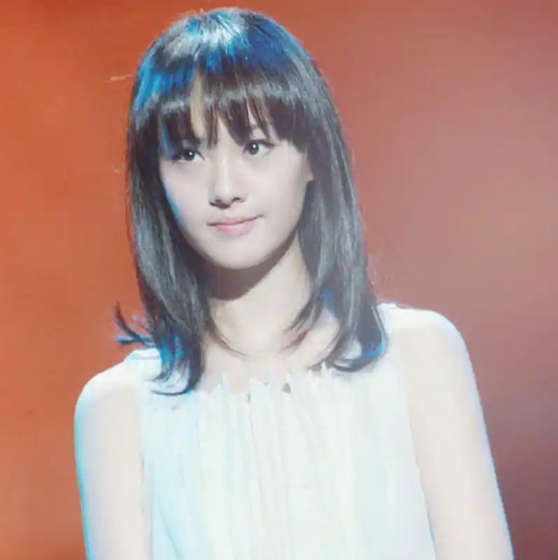 郑爽出道时的旧照,一脸婴儿肥堪称"初恋脸",胖起来真可爱!