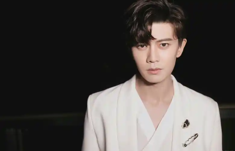 回顾任嘉伦即使一辈子不红我也不会抛弃陪伴了我11年的妻子聂欢