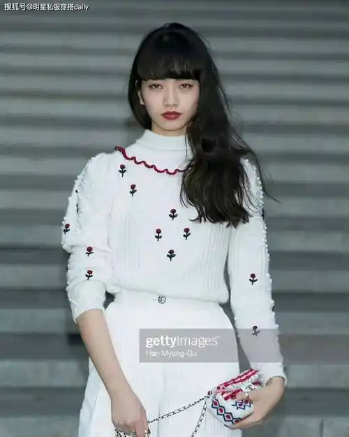 日本"厌世脸"女神小松菜奈生子当妈,时尚与爱情并存!