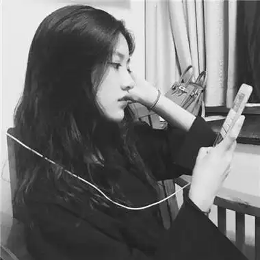 女生伤感侧面黑白头像2021一颗陪你到老的心还不够吗