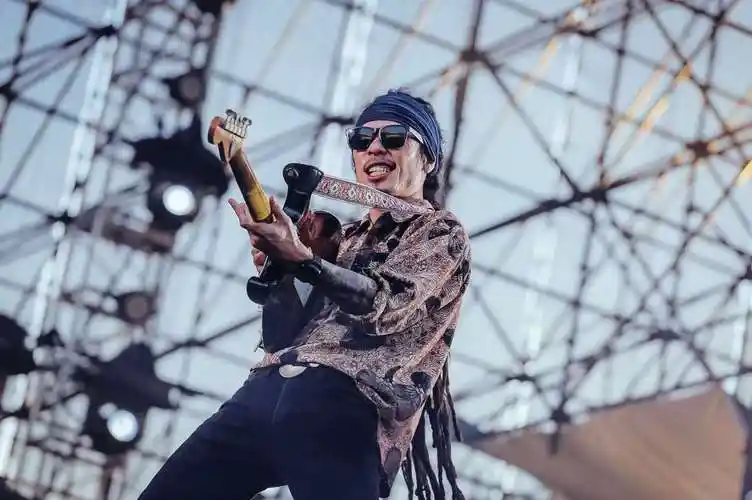 如何评价海龟先生乐队主唱李红旗? - 知乎