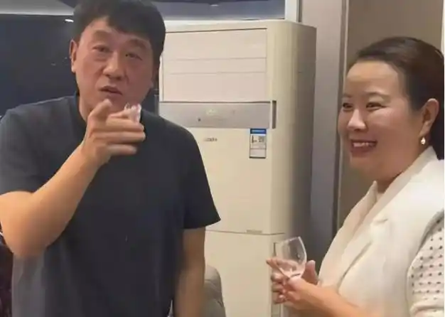 单身了三十年的何冰却靠一顿饭搞定一个媳妇