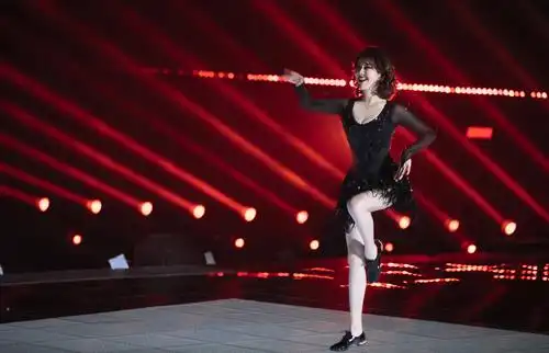 左小青参加了《乘风破浪的姐姐2》.