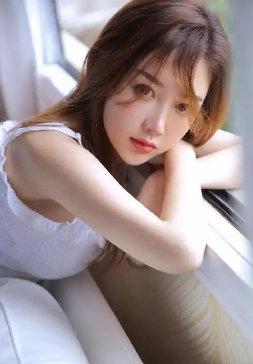 神仙颜值双眼皮小姐姐