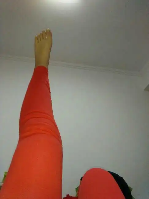 大腿到小腿有点弯,走路时脚往里偏,是不是我的腿发育的为异常?