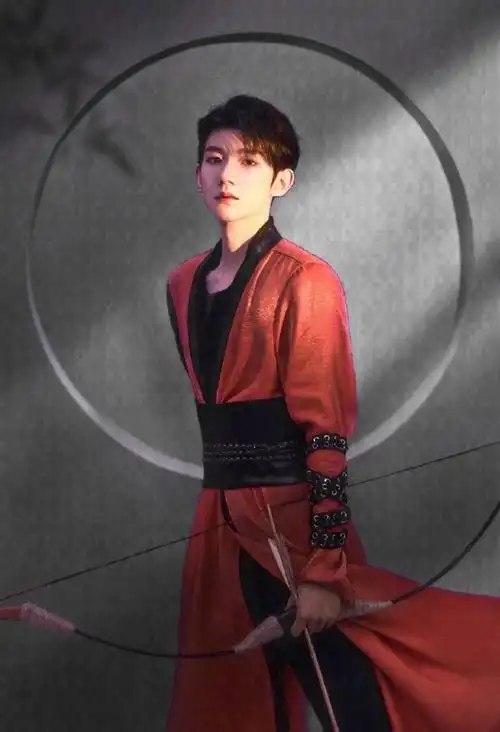 tfboys武侠风写真#古风少年上线!每一年的成长都有迹可循!