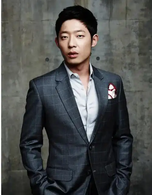 不少关注,2011年参演了众星云集的《全球热恋》,2012年与彭于晏一起