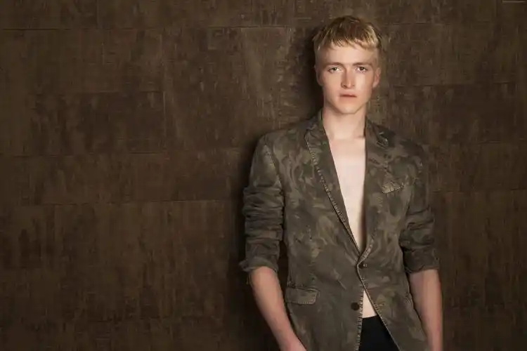 塞缪尔s顶级时尚男模特夹克水平4096x2160分辨率查看