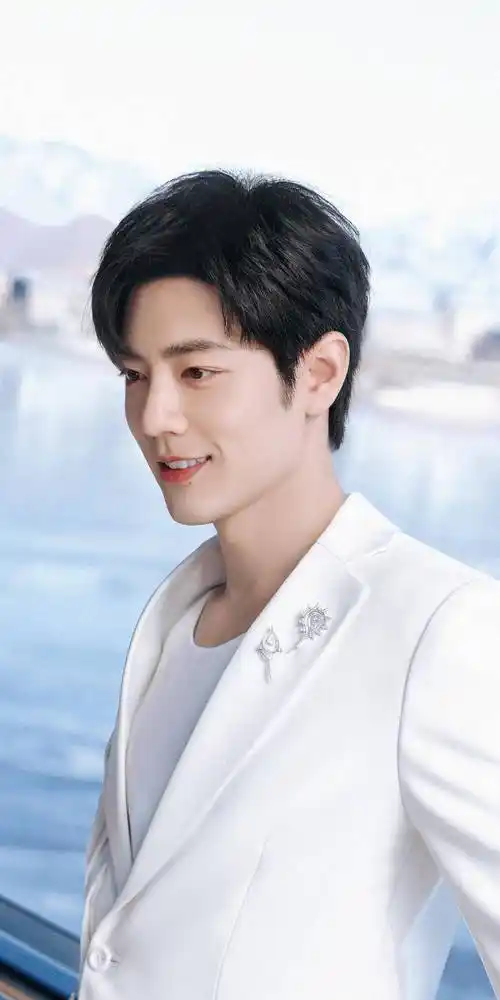 肖战出席网络视听盛典彩排,白马王子造型惹人注目_影响力_成为了_白衣