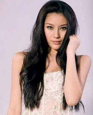 演艺圈中的明星艺人们向来都是媒体关注的焦点,不时都会有一些明星传