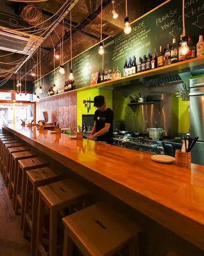日本bistro node餐馆室内吧台实景图