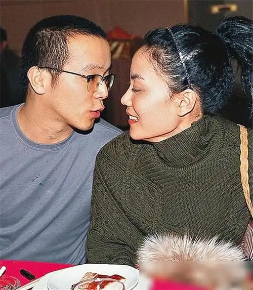 窦唯王菲罕见恩爱旧照曝光当初也是男才女貌