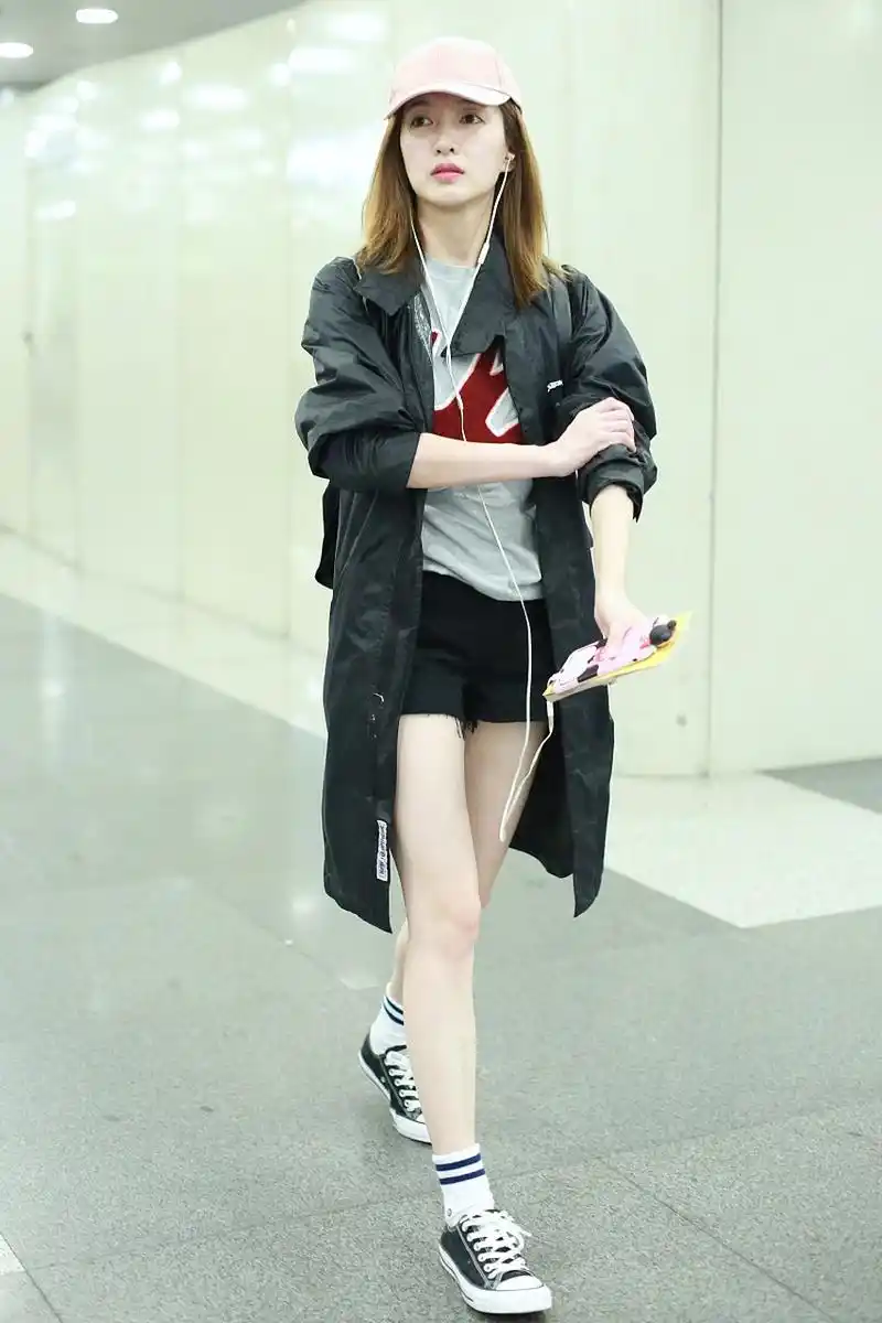 江疏影淫秽视频事件引发了社会的广泛关注和讨论,再次揭示了娱乐圈