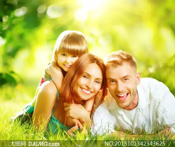 开心幸福三口之家人物摄影高清图片