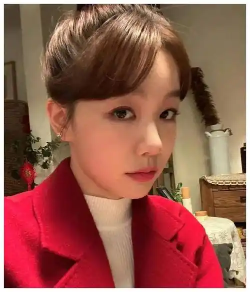 徐梦洁,作为《创造101》出道的火箭少女101成员之一,自解散后成功转型