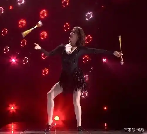 《浪姐2》:留意镜头下的那英左小青,初舞台确定不是杂技表演吗