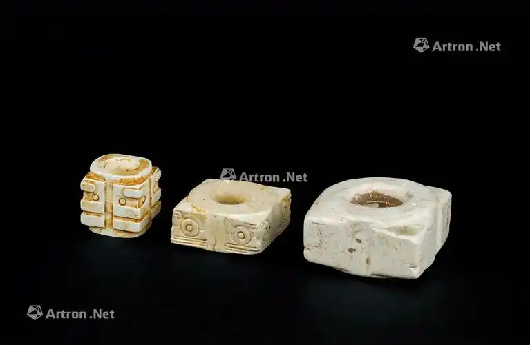 1400 良渚文化(约b.c.5300-4000) 鸡骨白玉琮 (三件一组)