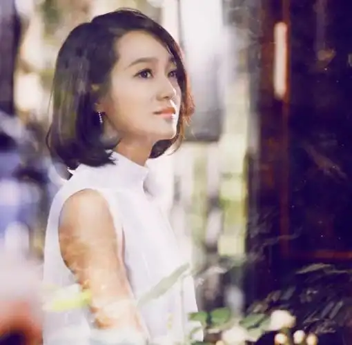 周一围被讽不疼老婆,朱丹淡定"护夫",谁说爱必须秀给别人看?