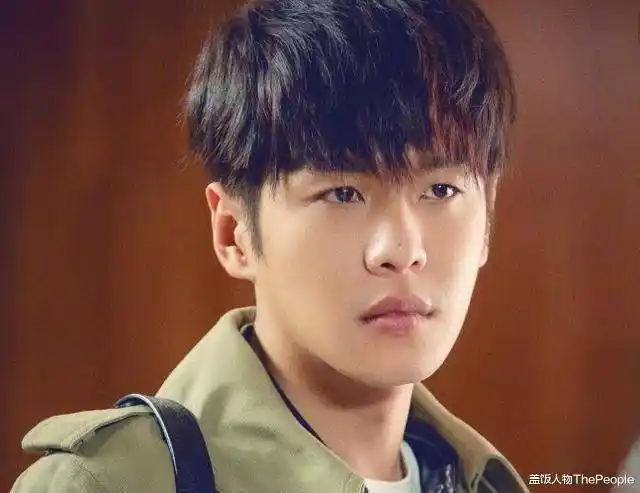 张若昀自爆陪老婆吃月子餐胖了10公斤,他的童年阴影终被爱治愈_父亲_