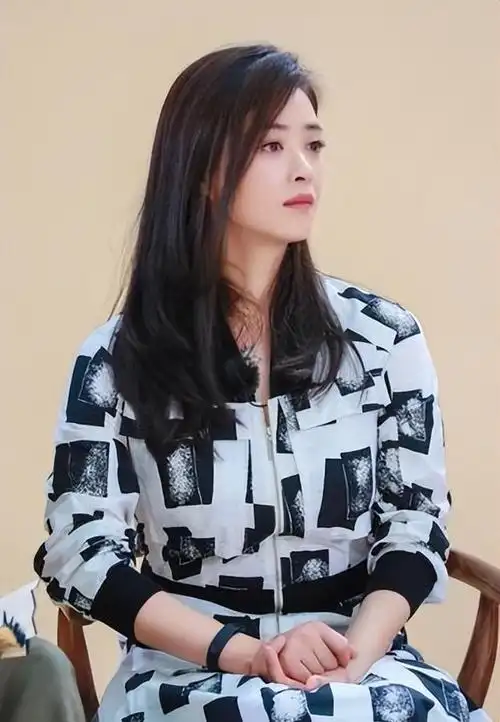 蒋欣16岁离家追梦,20岁独立购房,40岁单身,个性独立无人敢惹