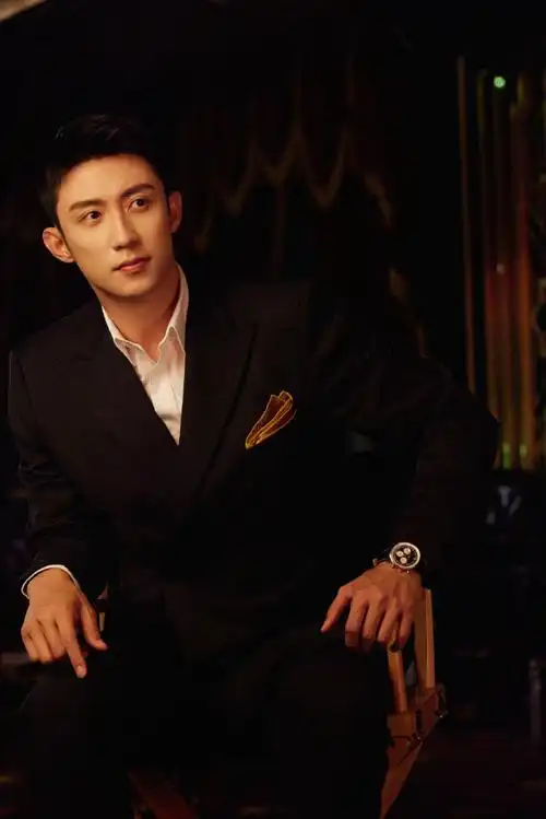 黄景瑜复古摩登风格大片#黄景瑜复古摩登风格大片,每一张都好帅