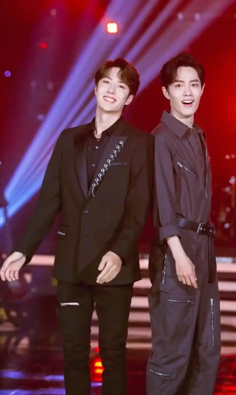 "心愿会实现吗,会吗,会吧"#肖战王一博 #芭莎明星慈善夜  - 抖音