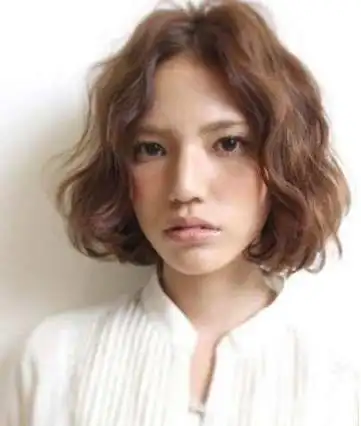 10款修颜好看水波纹烫发发型,大脸女生最适合!