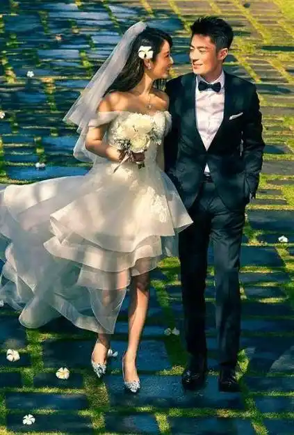 简直一个比一个绝色妖娆,据小编了解,霍建华的第一任女朋友也就是初恋