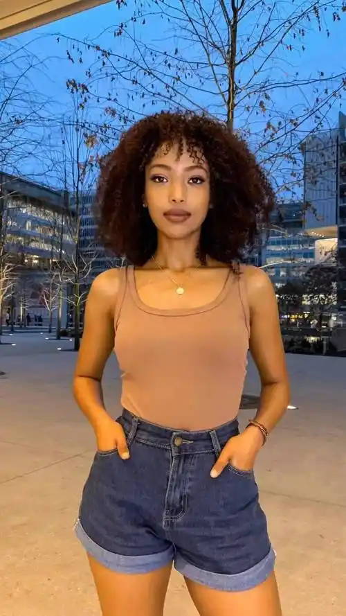 吸睛度满分的巴西混血巧克力肤色女模特_专业_能力_betty