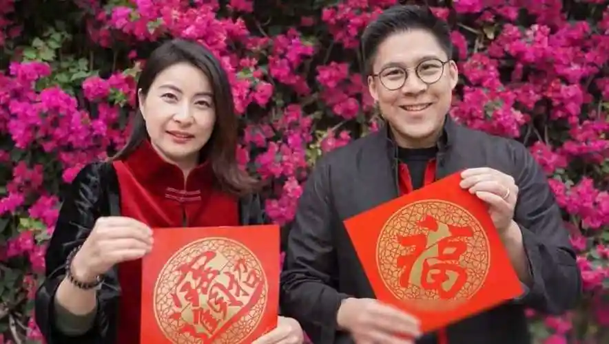 原创霍启刚携子观赛坐贵宾席11岁霍中曦长相遗传家族优势