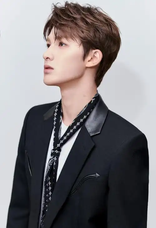 朱正廷帅气写真图片26