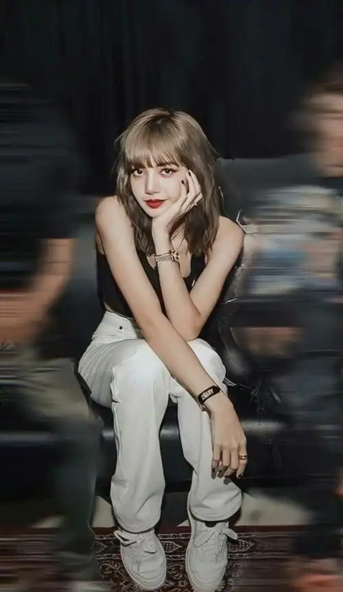 为什么都喜欢black pink的lisa?