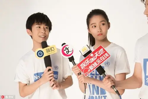 帅炸易烊千玺关晓彤王嘉携手拍摄控烟公益大片