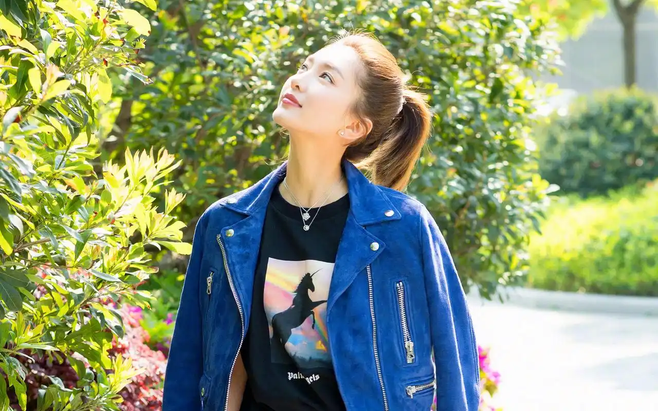 江疏影最新时尚街拍图片桌面壁纸