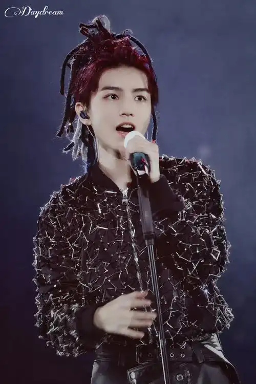 的舞台#虽说王俊凯每个舞台都值得重温但你绝对不能错过无边界演唱会!