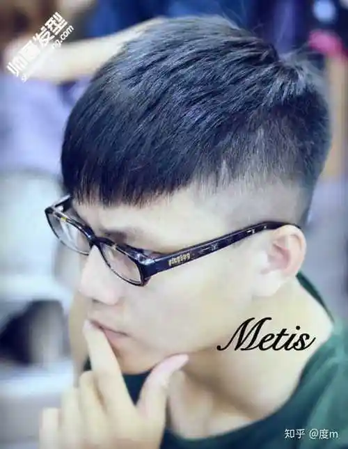 剃两边留中间刘海的发型叫什么_发型图片