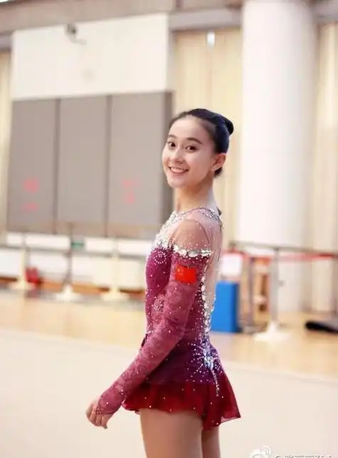 体操女神张豆豆比赛照,身材苗条,要啥有啥,服装太开放引人关注_手机