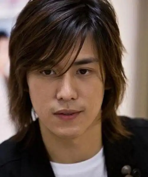 陈楚河,父亲是台湾的黑道教父,他曾经被称为黑道太子爷,凭着这个身份