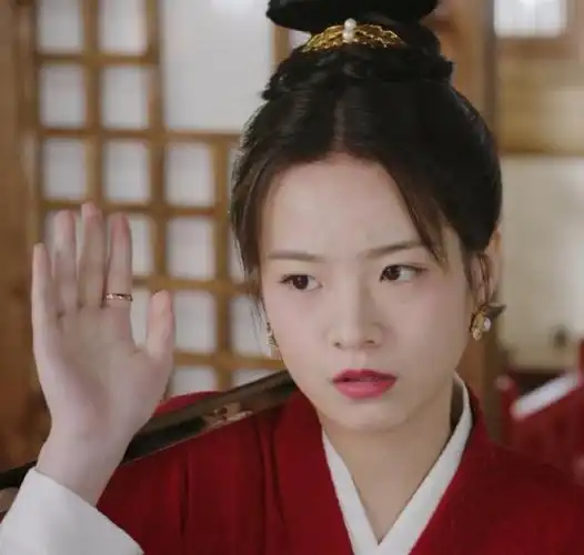 那么在后面的时候李庚希她的造型又是有一个变化啦