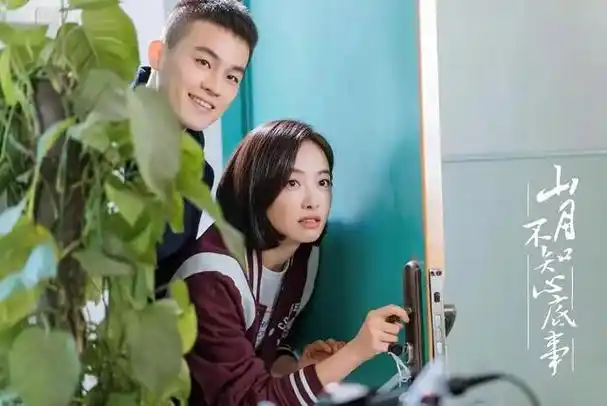 11月26日,狗仔刘大锤直播曝出演员宋茜和男星欧豪隐婚的消息,在直播中