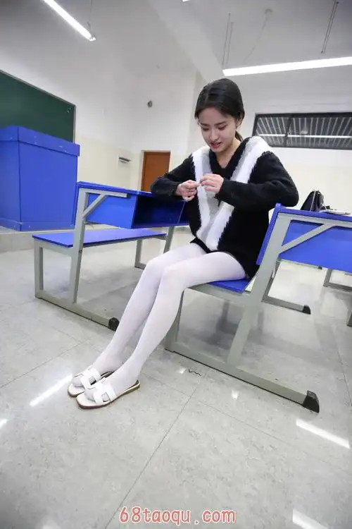 学生美足网:白丝袜美脚 输入-中学生足模