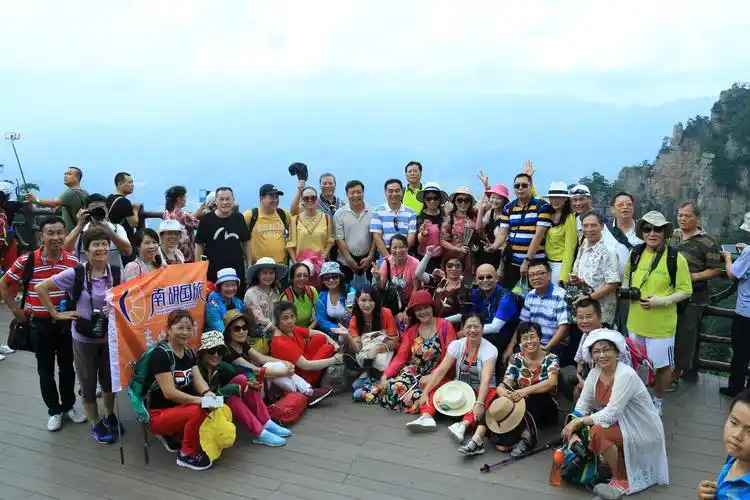 我随保利合唱团旅游集体照大全