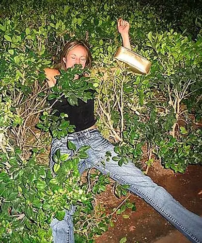 女人醉酒后好疯狂(组图)