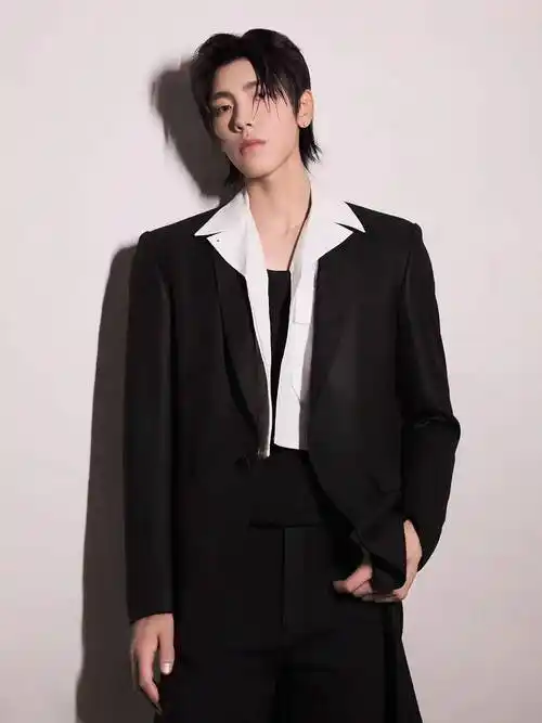 良品铺子品牌大使用心甄选官王子异520用爱传递心意享受甜蜜用心时刻