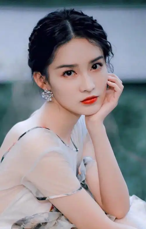 李沁金鹤奖图片(李沁最美露背穿搭)(7)