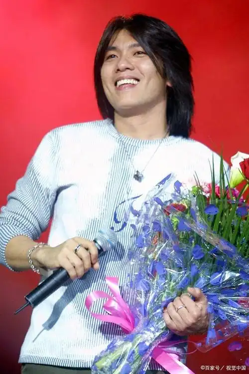 也许现在的很多年轻人都不认识他,阿杜,这个名字对于许多人来说都不会