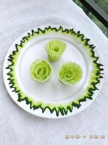 【黄瓜围边的做法步骤图,黄瓜围边怎么做好吃】茉茉的心事