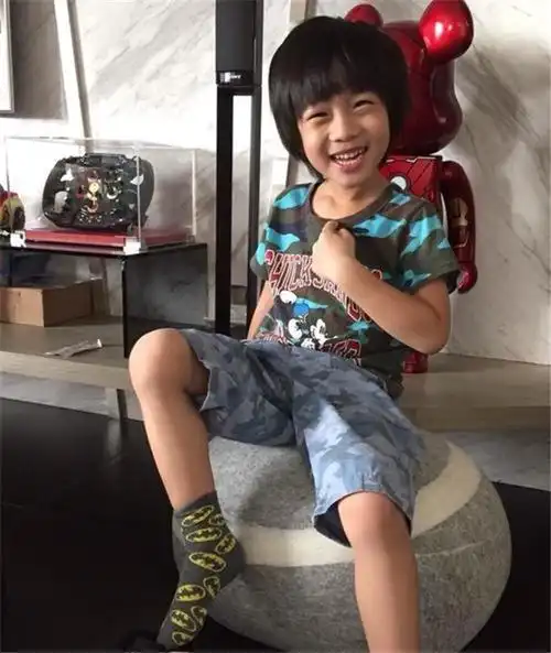 有种颜值翻车叫kimi长大看到近照怪不得林志颖不晒了